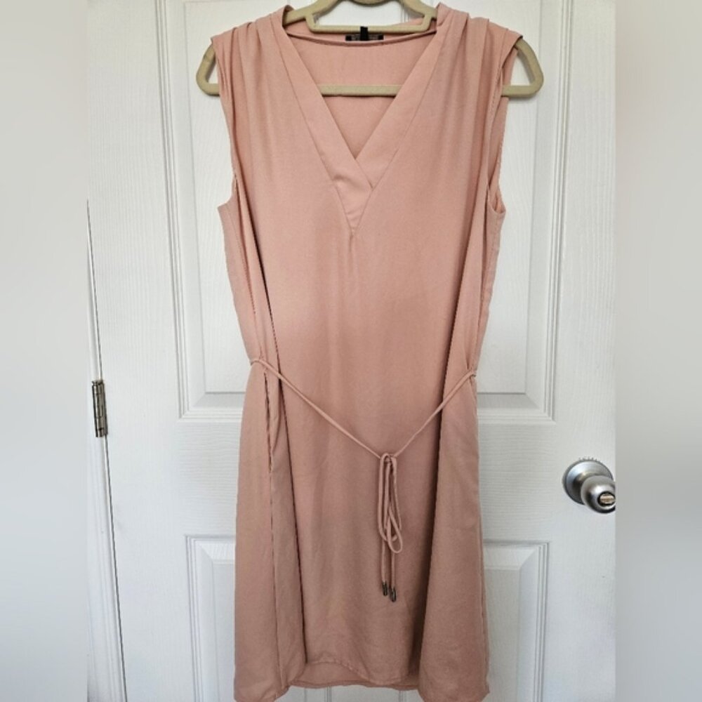 RW & CO Dress in light peach medium